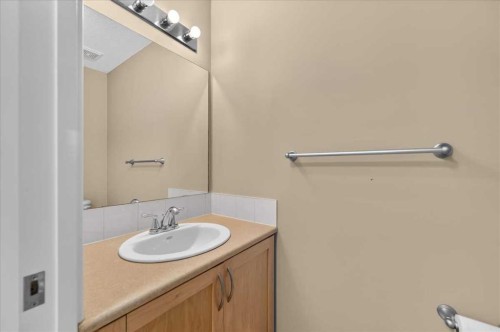 86 Cedarwood Lane Sw, Calgary, AB - Indoor Photo Showing Bathroom