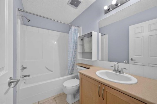 86 Cedarwood Lane Sw, Calgary, AB - Indoor Photo Showing Bathroom
