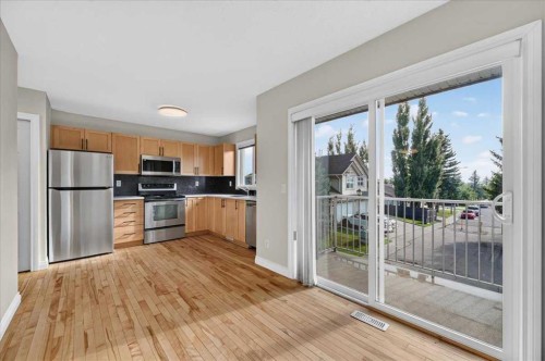 86 Cedarwood Lane Sw, Calgary, AB - Indoor Photo Showing Kitchen