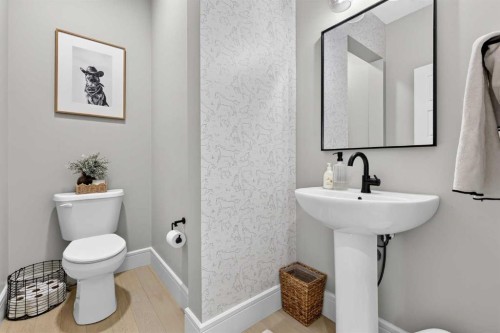 147 Marina Landing Se, Calgary, AB - Indoor Photo Showing Bathroom