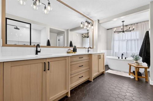 147 Marina Landing Se, Calgary, AB - Indoor Photo Showing Bathroom
