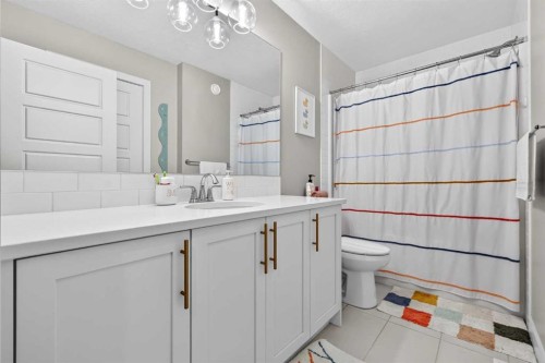 147 Marina Landing Se, Calgary, AB - Indoor Photo Showing Bathroom