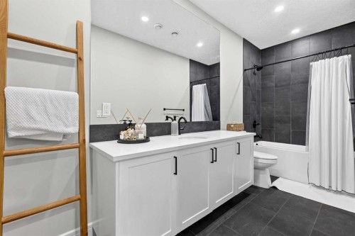 147 Marina Landing Se, Calgary, AB - Indoor Photo Showing Bathroom