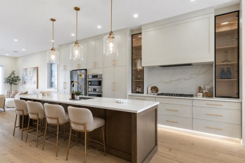 528 52 Avenue Sw, Calgary, AB - Indoor Photo Showing Kitchen With Upgraded Kitchen