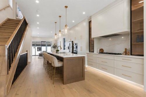528 52 Avenue Sw, Calgary, AB - Indoor Photo Showing Kitchen With Upgraded Kitchen