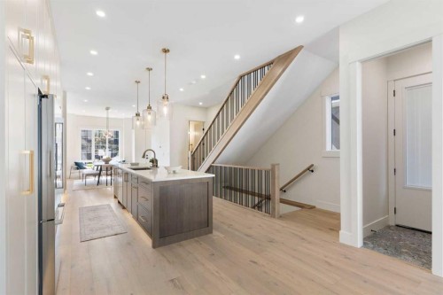 528 52 Avenue Sw, Calgary, AB - Indoor Photo Showing Other Room