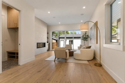 528 52 Avenue Sw, Calgary, AB - Indoor With Fireplace
