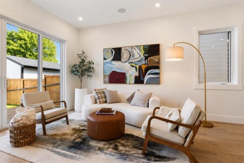 528 52 Avenue Sw, Calgary, AB - Indoor