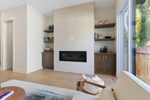 528 52 Avenue Sw, Calgary, AB - Indoor Photo Showing Living Room With Fireplace