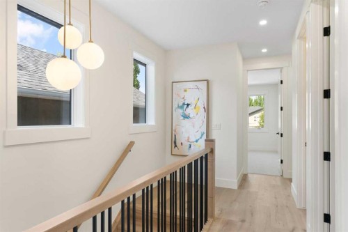 528 52 Avenue Sw, Calgary, AB - Indoor Photo Showing Other Room