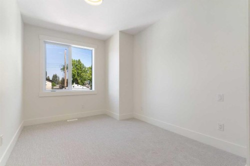 528 52 Avenue Sw, Calgary, AB - Indoor Photo Showing Other Room
