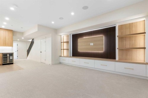 528 52 Avenue Sw, Calgary, AB - Indoor Photo Showing Other Room
