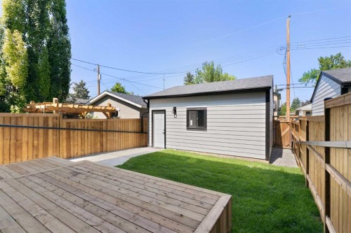 528 52 Avenue Sw, Calgary, AB - Outdoor With Exterior