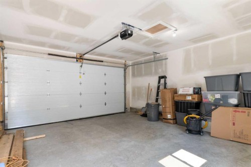 528 52 Avenue Sw, Calgary, AB - Indoor Photo Showing Garage