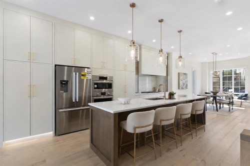 528 52 Avenue Sw, Calgary, AB - Indoor