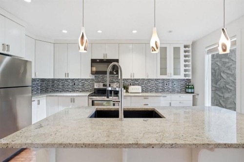 6507 Huntsbay Road Nw, Calgary, AB - Indoor Photo Showing Kitchen With Upgraded Kitchen