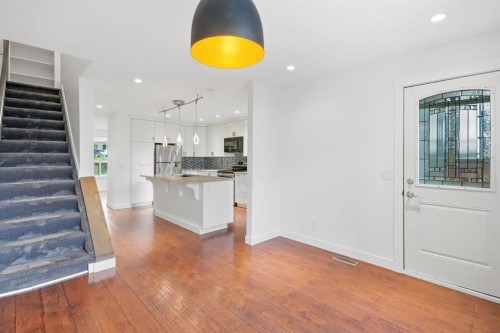 6507 Huntsbay Road Nw, Calgary, AB - Indoor Photo Showing Kitchen