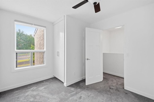 6507 Huntsbay Road Nw, Calgary, AB - Indoor Photo Showing Other Room