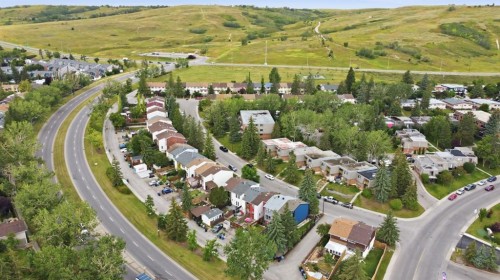6507 Huntsbay Road Nw, Calgary, AB - Outdoor With View