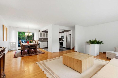 8628 7 Street Sw, Calgary, AB - Indoor Photo Showing Living Room