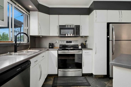 8628 7 Street Sw, Calgary, AB - Indoor Photo Showing Kitchen With Double Sink