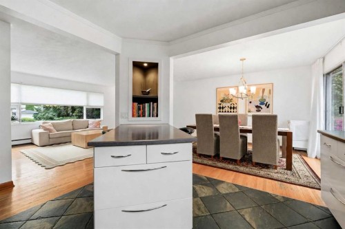 8628 7 Street Sw, Calgary, AB - Indoor