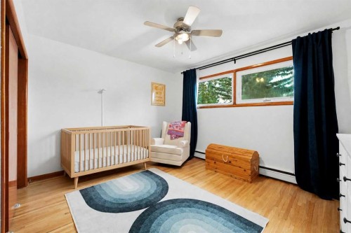 8628 7 Street Sw, Calgary, AB - Indoor Photo Showing Bedroom