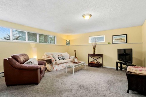 8628 7 Street Sw, Calgary, AB - Indoor