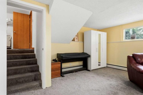 8628 7 Street Sw, Calgary, AB - Indoor Photo Showing Other Room