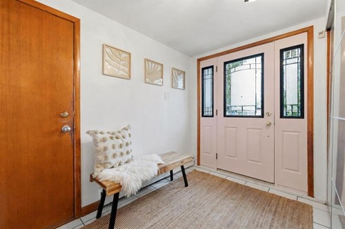 8628 7 Street Sw, Calgary, AB - Indoor