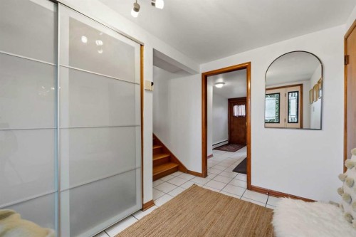 8628 7 Street Sw, Calgary, AB - Indoor Photo Showing Other Room
