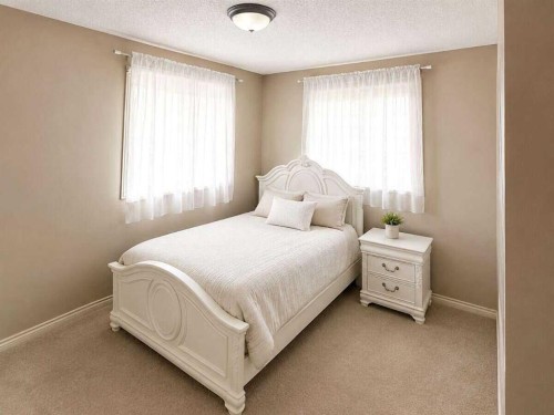 188 Everwillow Park Sw, Calgary, AB - Indoor Photo Showing Bedroom