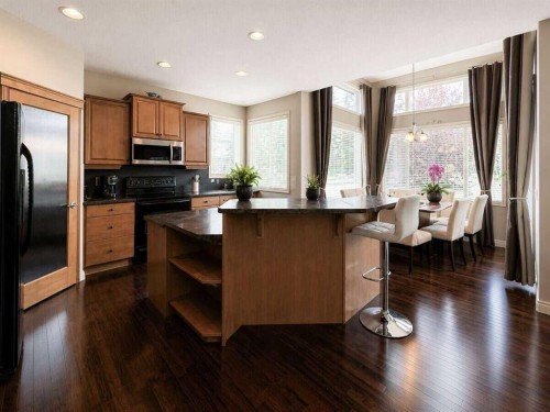 188 Everwillow Park Sw, Calgary, AB - Indoor Photo Showing Kitchen