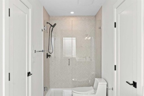 87 Sundown Crescent, Cochrane, AB - Indoor Photo Showing Bathroom