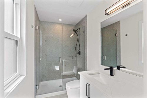 87 Sundown Crescent, Cochrane, AB - Indoor Photo Showing Bathroom
