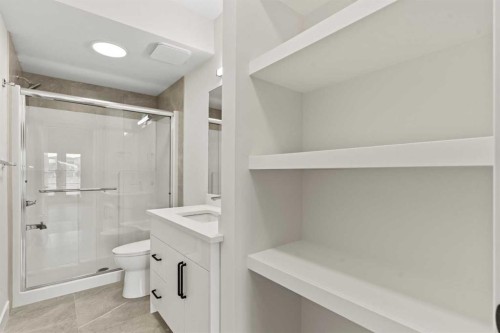 87 Sundown Crescent, Cochrane, AB - Indoor Photo Showing Bathroom