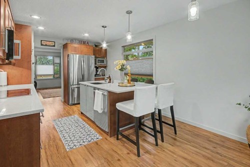 198 Bow Green Crescent Nw, Calgary, AB - Indoor Photo Showing Kitchen With Upgraded Kitchen