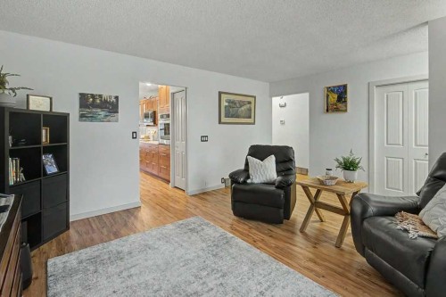 198 Bow Green Crescent Nw, Calgary, AB - Indoor Photo Showing Living Room