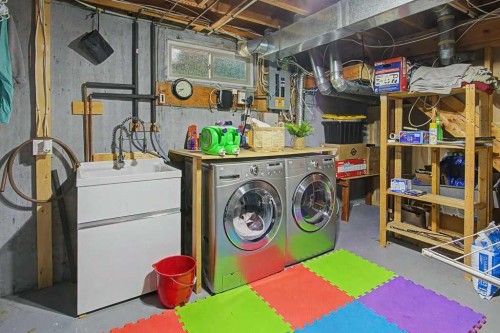 198 Bow Green Crescent Nw, Calgary, AB - Indoor Photo Showing Laundry Room