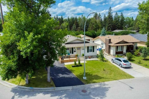 198 Bow Green Crescent Nw, Calgary, AB - Outdoor