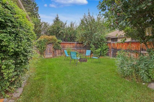 198 Bow Green Crescent Nw, Calgary, AB - Outdoor With Backyard