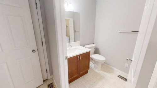 124 Everglen Way Sw, Calgary, AB - Indoor Photo Showing Bathroom