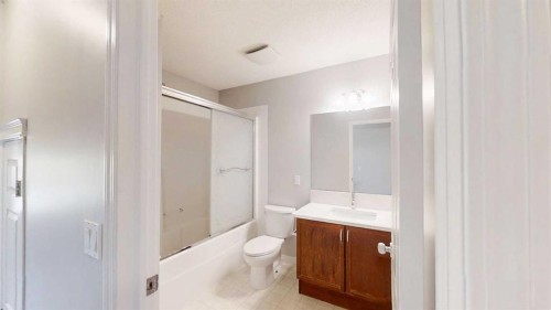 124 Everglen Way Sw, Calgary, AB - Indoor Photo Showing Bathroom