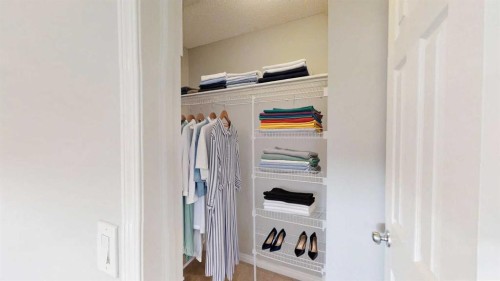 124 Everglen Way Sw, Calgary, AB - Indoor Photo Showing Other Room