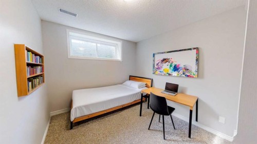 124 Everglen Way Sw, Calgary, AB - Indoor Photo Showing Bedroom