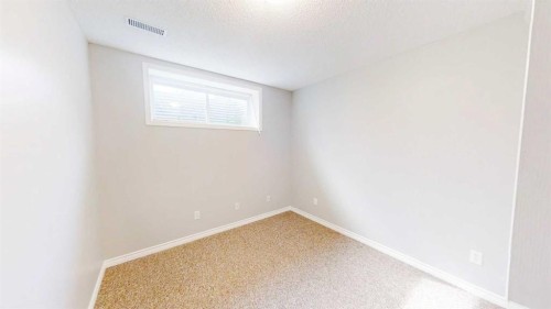 124 Everglen Way Sw, Calgary, AB - Indoor Photo Showing Other Room