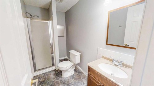 124 Everglen Way Sw, Calgary, AB - Indoor Photo Showing Bathroom