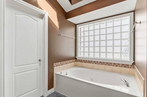 215 Rocky Ridge Drive Nw, Calgary, AB - Indoor Photo Showing Bathroom