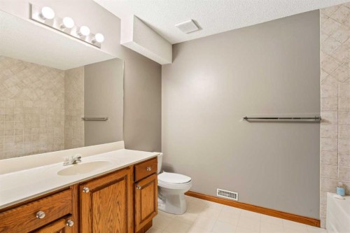 215 Rocky Ridge Drive Nw, Calgary, AB - Indoor Photo Showing Bathroom