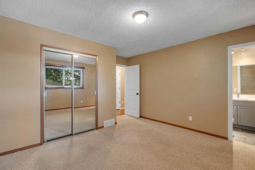 335 Queensland Drive Se, Calgary, AB - Indoor Photo Showing Other Room